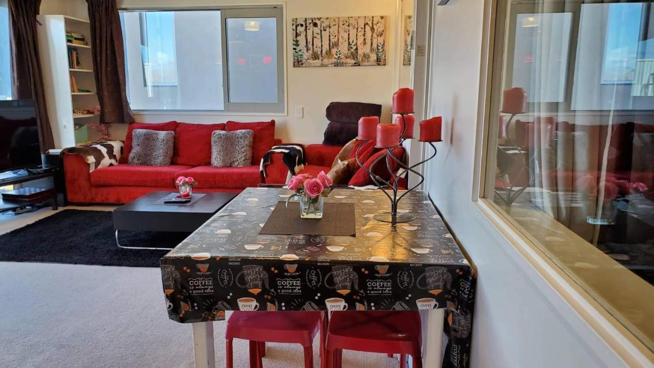 Central Lakeview Apartment With Amazing Rooftop 镇上湖景三室套房 كوينستاون المظهر الخارجي الصورة