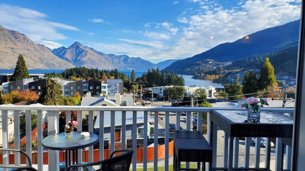 Central Lakeview Apartment With Amazing Rooftop 镇上湖景三室套房 كوينستاون المظهر الخارجي الصورة