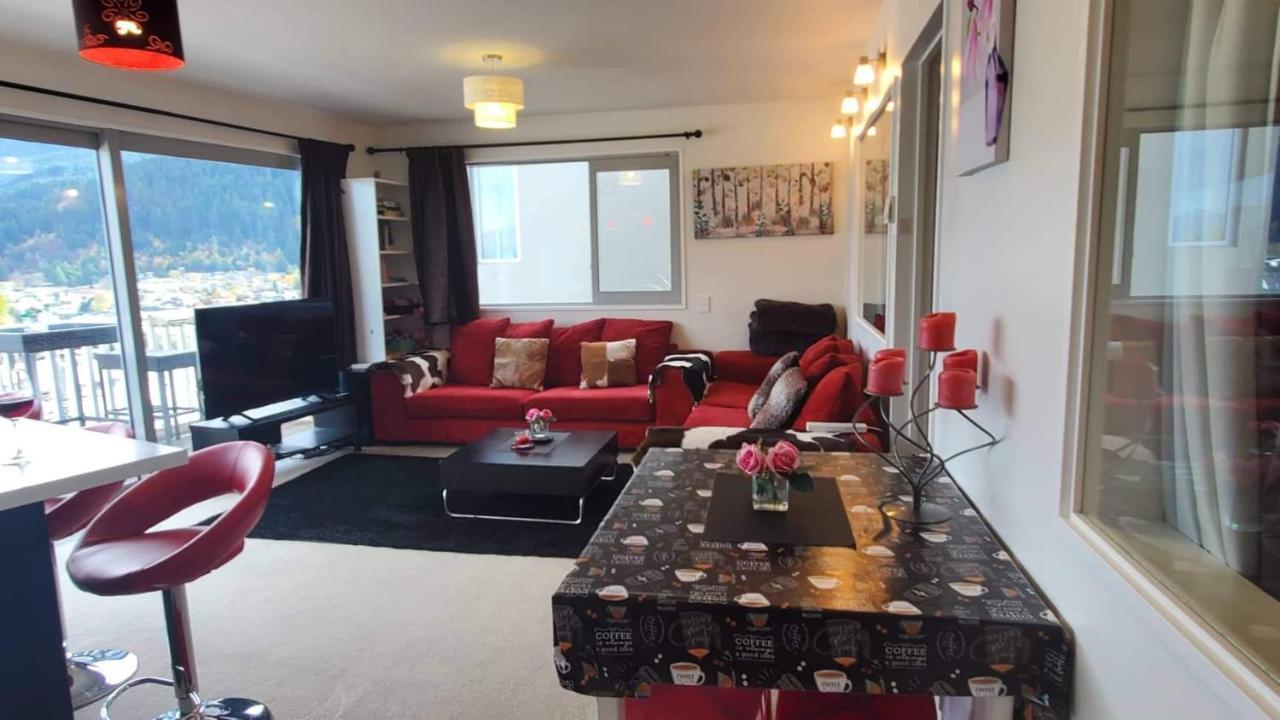 Central Lakeview Apartment With Amazing Rooftop 镇上湖景三室套房 كوينستاون المظهر الخارجي الصورة