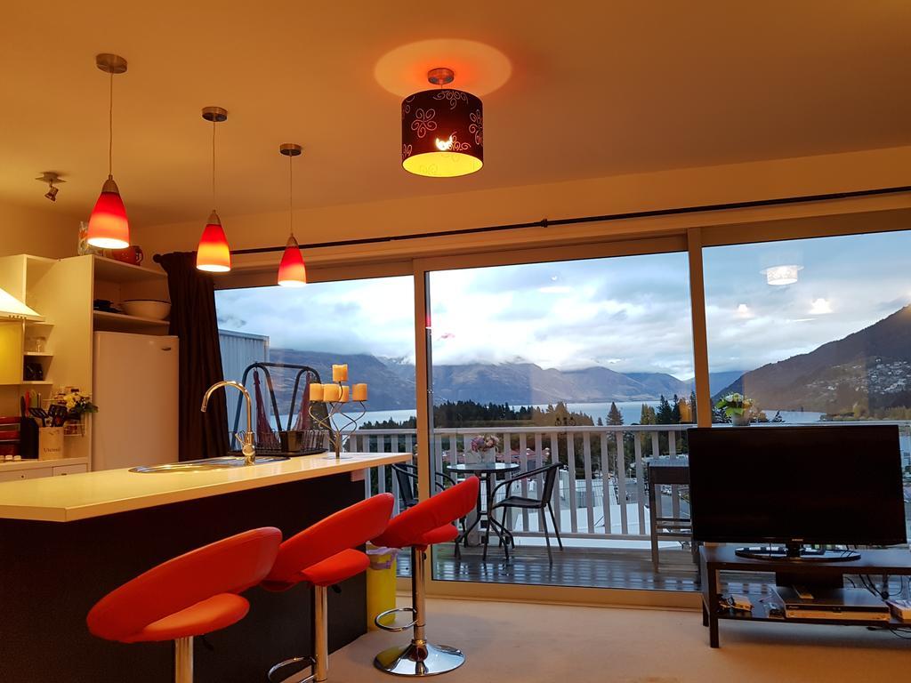 Central Lakeview Apartment With Amazing Rooftop 镇上湖景三室套房 كوينستاون المظهر الخارجي الصورة